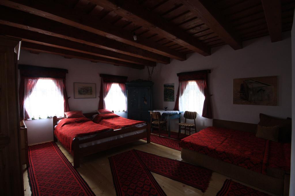 Firtos Vendeghaz Hotel Firtusu Екстериор снимка